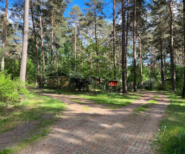 Einfahrt zum Urlaub camp Koose Bungalow-Ferienhaus-Ferienwohnung